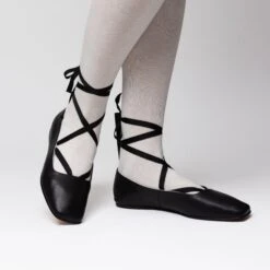 American Duchess PRE-ORDER Bronte Women's Slippers Wide (Black)