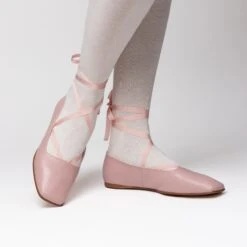 American Duchess PRE-ORDER Bronte Women's Slippers Wide (Pink)