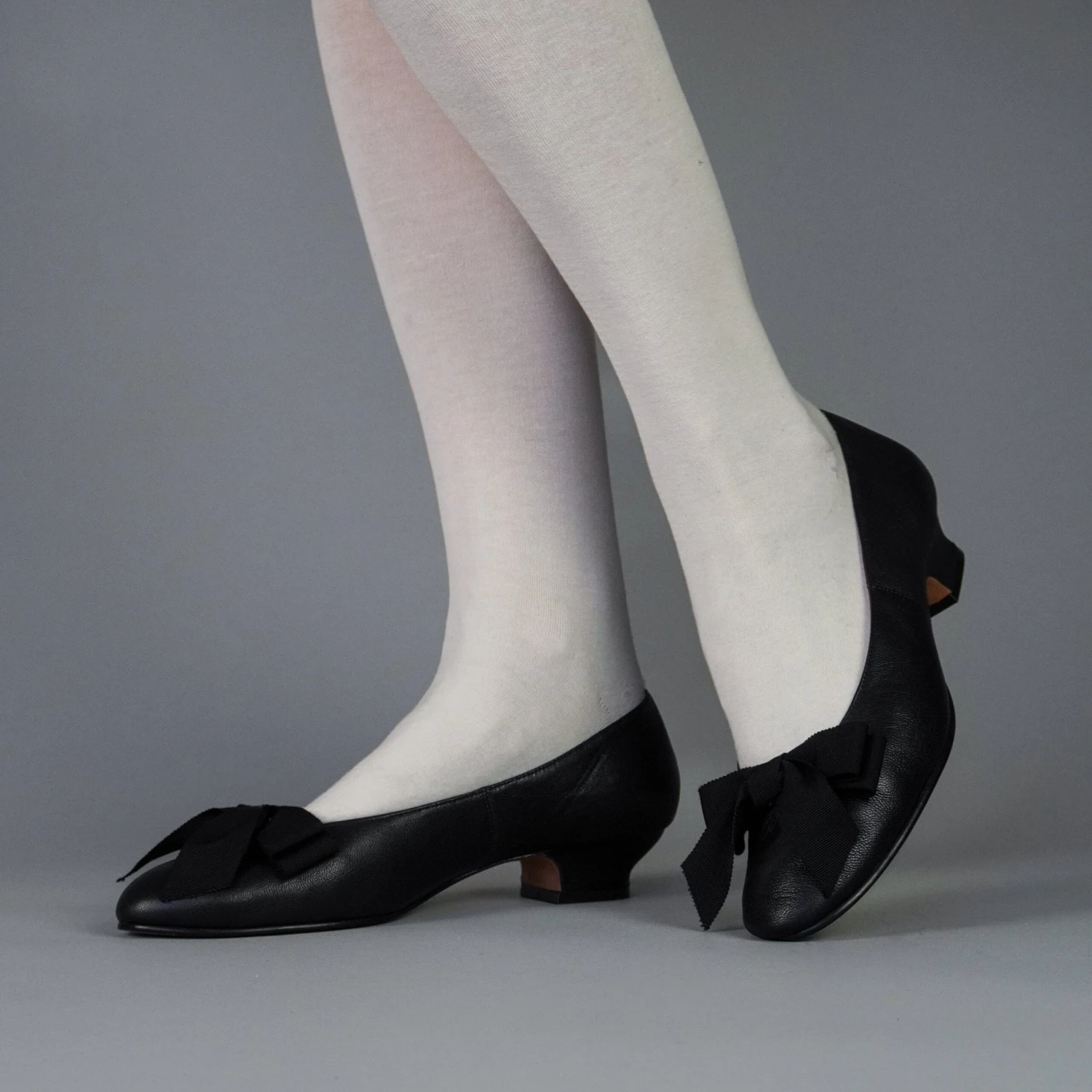 American Duchess Waltz Women's Edwardian Slipper (Black) 5 American Duchess Waltz Women's Edwardian Slipper (Black) - Image 3