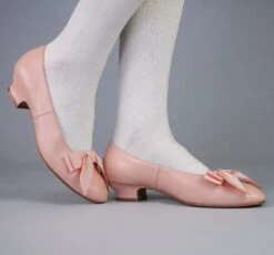 American Duchess Waltz Women's Edwardian Slipper (Peach)