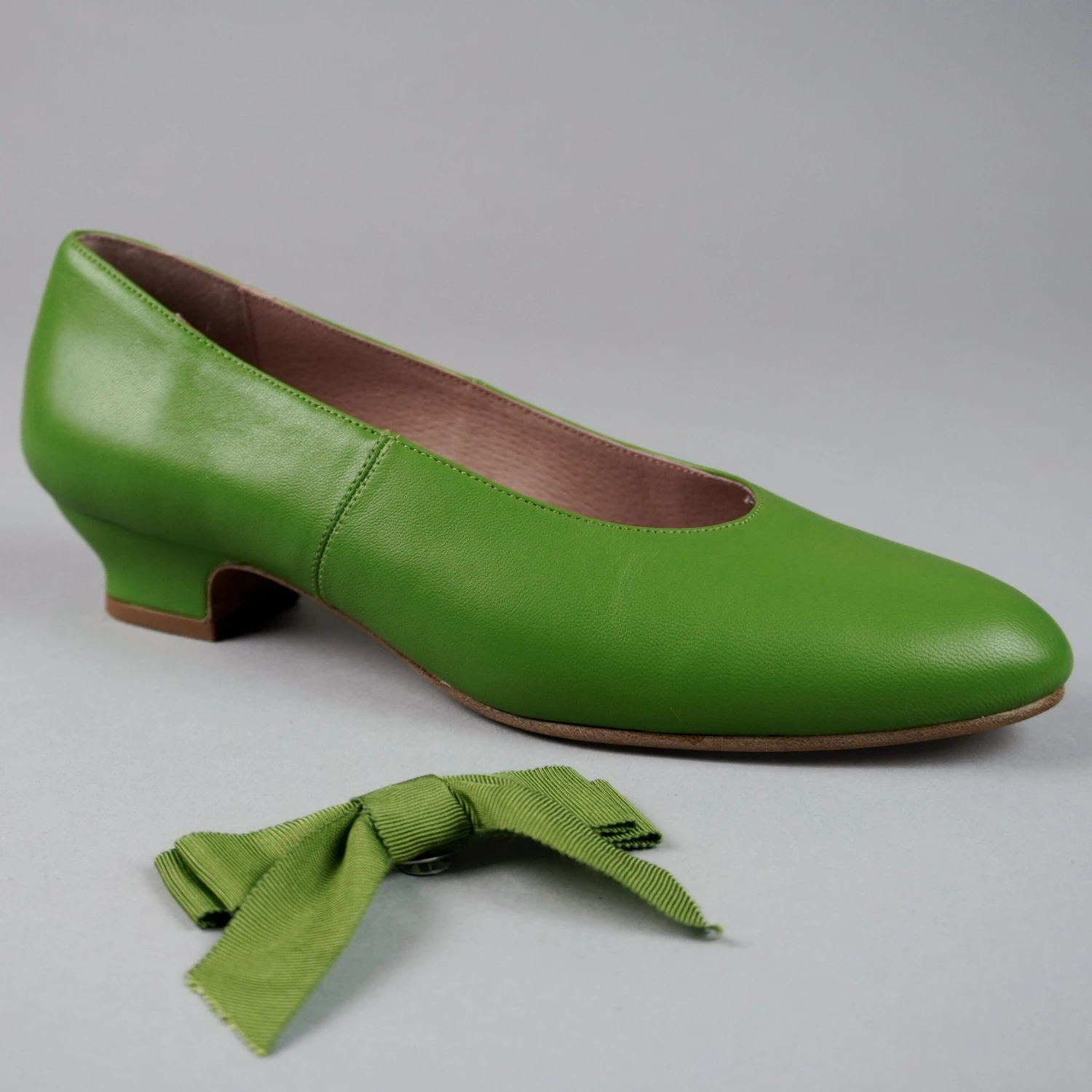 American Duchess Waltz Women's Edwardian Slipper (Green) 6 American Duchess Waltz Women's Edwardian Slipper (Green) - Image 4