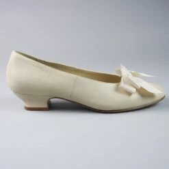 American Duchess Waltz Women's Edwardian Slipper (Cream) -StrideOne Store DSC00395