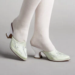 American Duchess Antoinette Women's 18th Century Mules (Green)