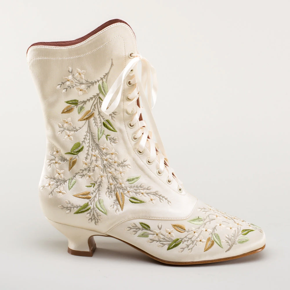 American Duchess Flora Women's Embroidered Boots (Ivory) 8 American Duchess Flora Women's Embroidered Boots (Ivory) - Image 6