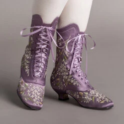 American Duchess Flora Women's Embroidered Boots (Lavender)