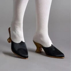 American Duchess Charlotte Women's 18th Century Mules (Black)