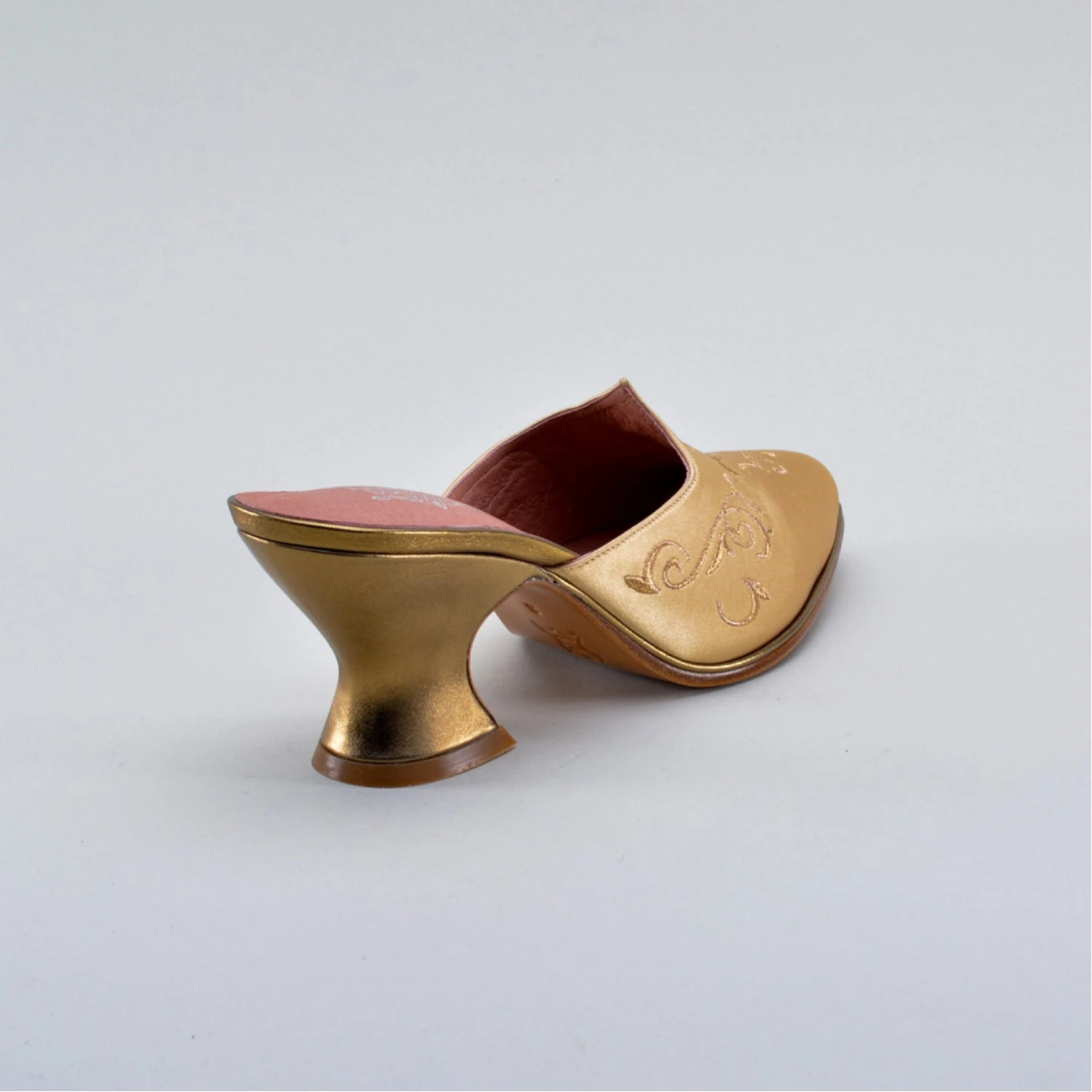 American Duchess Gilded Charlotte Women's 18th Century Mules (Gold) 9 American Duchess Gilded Charlotte Women's 18th Century Mules (Gold) - Image 7