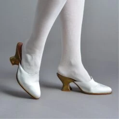 American Duchess Charlotte Women's 18th Century Mules (Ivory)