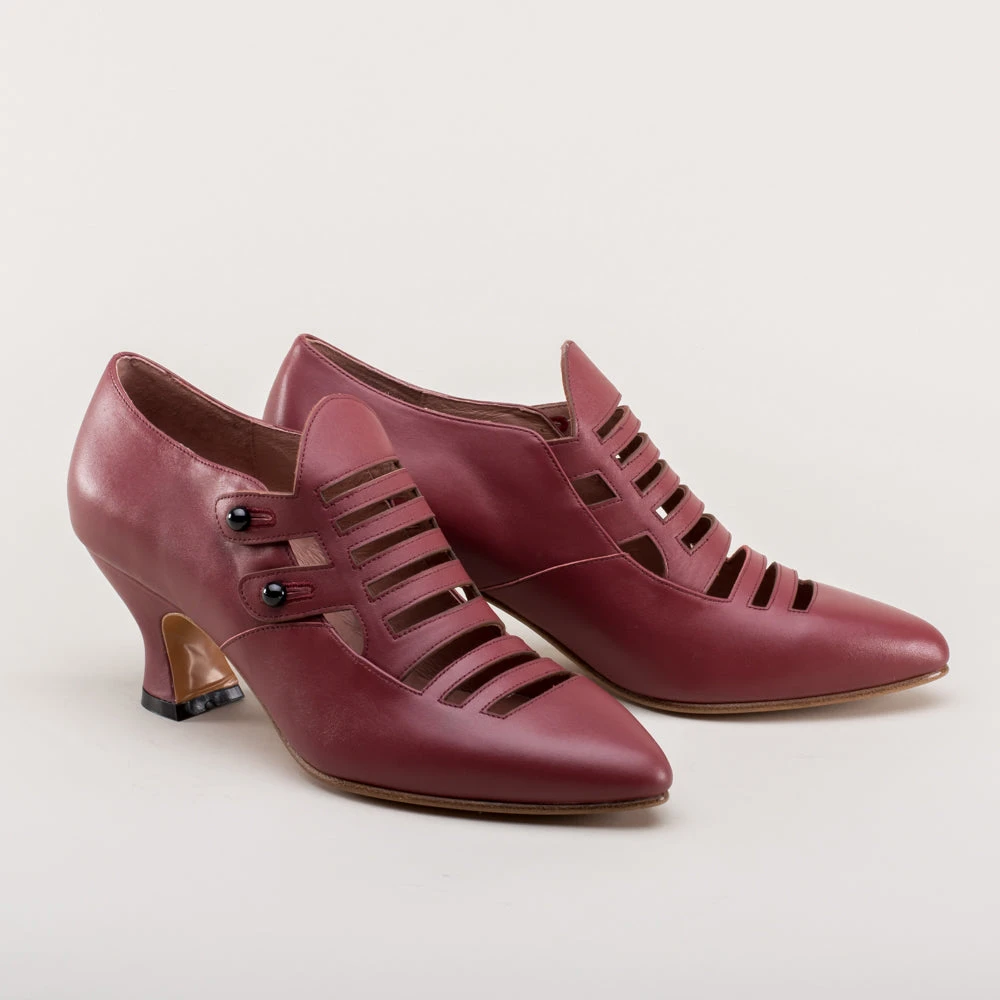 American Duchess Endora Women's Victorian Witch Shoes (Blood Red) 6 American Duchess Endora Women's Victorian Witch Shoes (Blood Red) - Image 4