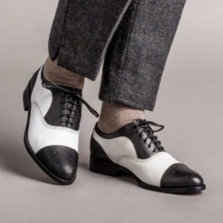 American Duchess Gladys Women's Vintage Cap Toe Oxfords (Black/White)