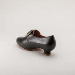 American Duchess Kensington Women's 18th Century Leather Shoes (Black) 22 American Duchess Kensington Women's 18th Century Leather Shoes (Black) -StrideOne Store kensington 18th century shoes black 5