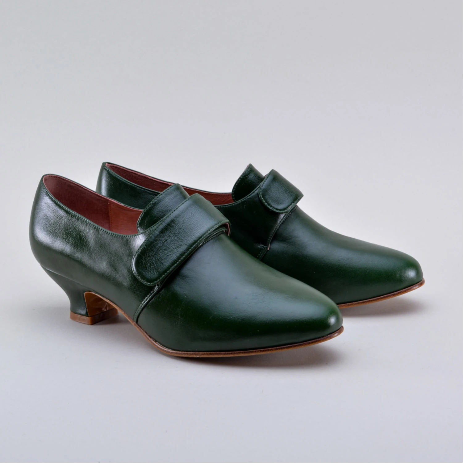American Duchess Kensington Women's 18th Century Leather Shoes (Forest Green) 7 American Duchess Kensington Women's 18th Century Leather Shoes (Forest Green) - Image 5