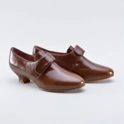 American Duchess Kensington Women's 18th Century Shoes Wide (Walnut) -StrideOne Store kensington walnut 2023 shopify 4 8f71274f 79df 4e4f 968e 684dbd70a327