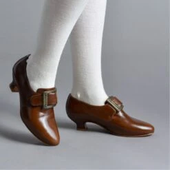 American Duchess Kensington Women's 18th Century Shoes Wide (Walnut)