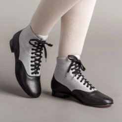 American Duchess Larkspur Women's Wool/Leather Lace-Up Boots (Grey/Black)