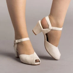 American Duchess Lido Women's Vintage Sandals (Ivory)