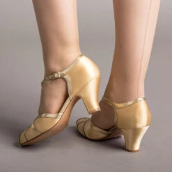 American Duchess Lilith Women's Vintage Flapper T-Straps Wide (Gold/Gold) 19 American Duchess Lilith Women's Vintage Flapper T-Straps Wide (Gold/Gold) -StrideOne Store lilith 1920s flappers shoes gold gold of 3 e5ff671e 43c0 43a3 8fd3 698d82086c98