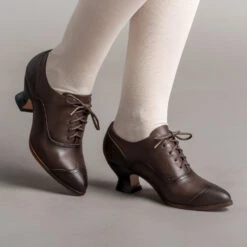 American Duchess Londoner Women's Edwardian Oxfords Wide (Brown)
