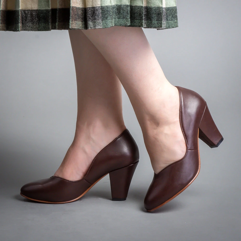 American Duchess Marilyn Women's 1940s Pumps (Brown) 3 American Duchess Marilyn Women's 1940s Pumps (Brown)