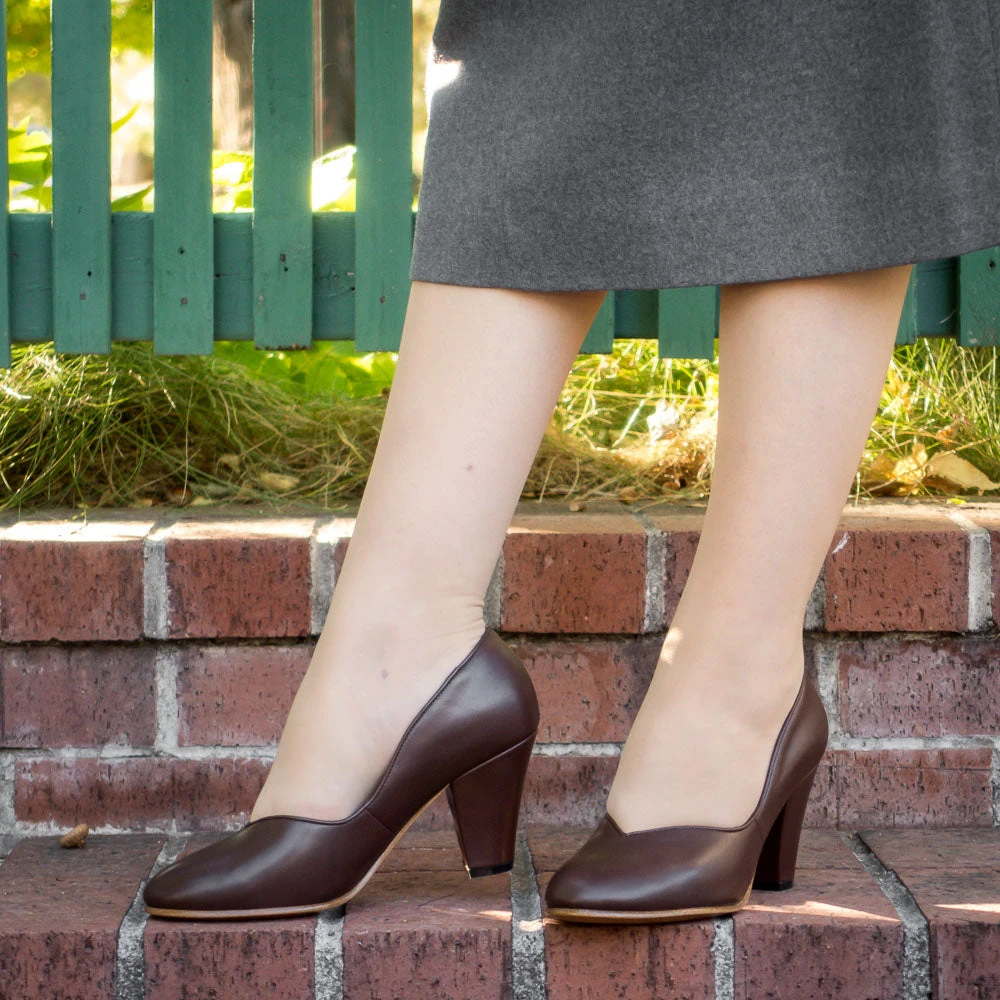 American Duchess Marilyn Women's 1940s Pumps (Brown) 4 American Duchess Marilyn Women's 1940s Pumps (Brown) - Image 2