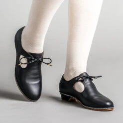 American Duchess Mary Women's Renaissance Shoes (Black)