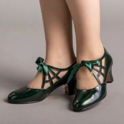 American Duchess Parker Women's Vintage Spiderweb Pumps (Green)