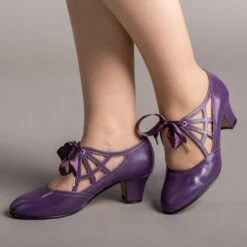 American Duchess Parker Women's Vintage Spiderweb Pumps (Purple)