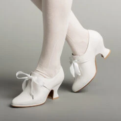 American Duchess Pompadour Women's 18th Century Shoes Wide (Ivory)