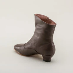 American Duchess Renoir Women's Victorian Button Boots (Brown) -StrideOne Store renoir victorian button boots brown 6