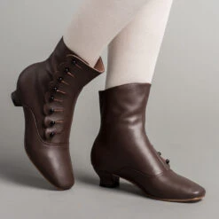 American Duchess Renoir Women's Victorian Button Boots (Brown)